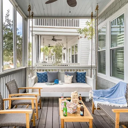 Pearl By Avantstay Idyllic Seaside Getaway W 2 Large Decks Lush Garden